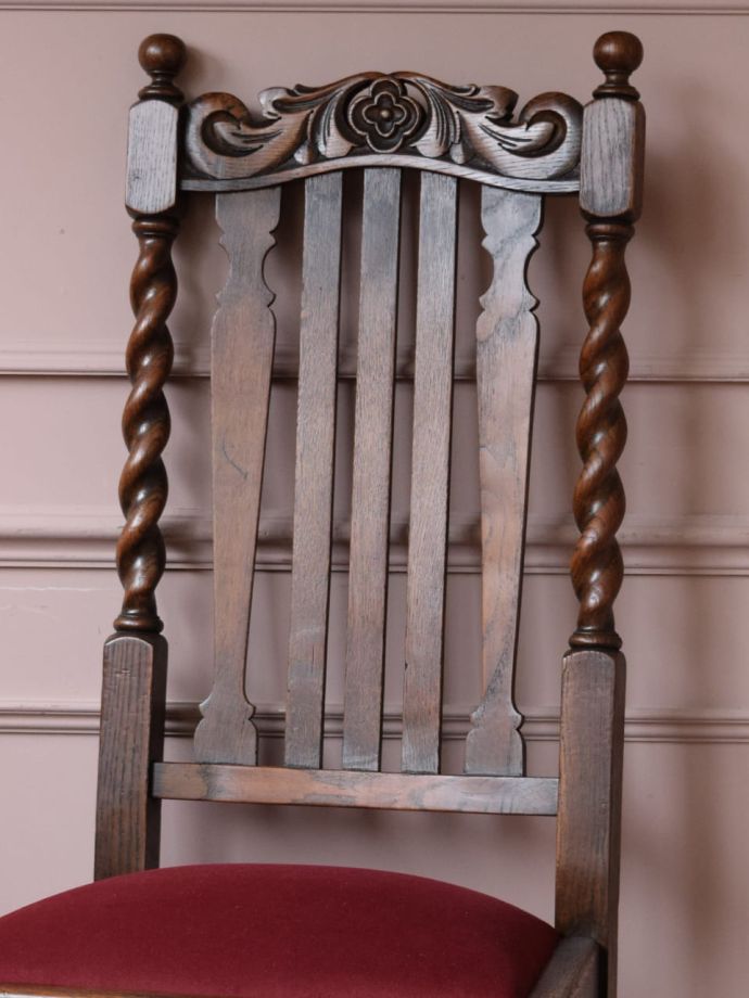 アンティークらしい美しい椅子