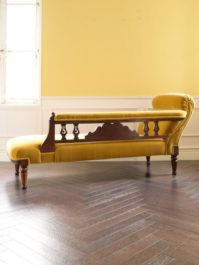 アンティークのセティの後ろ姿