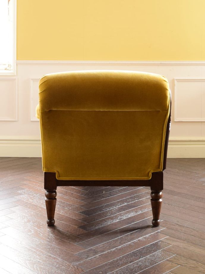 アンティークのソファの側面