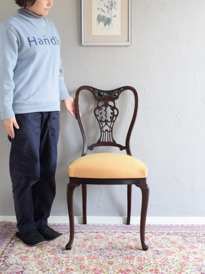 英国アンティークのサロンチェア