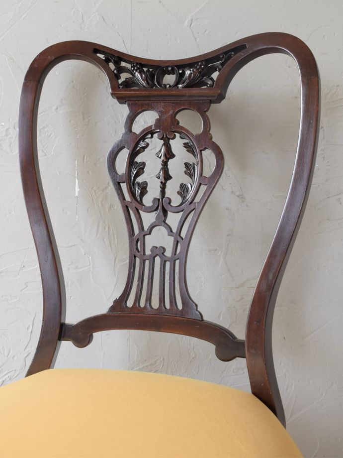 背もたれが美しいアンティークの椅子