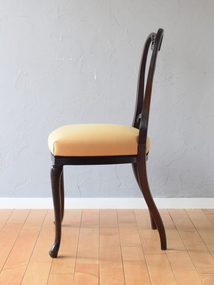 アンティークの椅子の側面