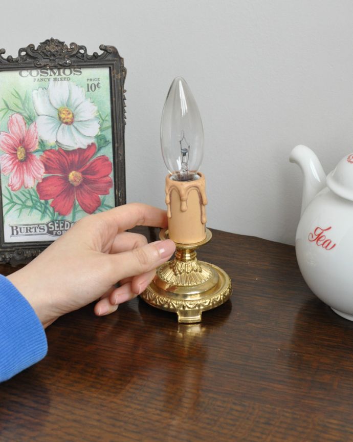 Handleオリジナル　照明・ライティング　Handleオリジナルのステンドグラス用スタンドライト（ゴールド色・S）（E17シャンデリア球付）。LEDも使えます口金は100Wまで対応可能ですが、蝋管付きなので白熱球は40W以下がオススメです。(SGL-02)