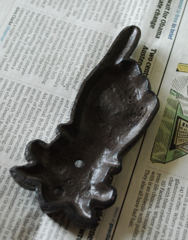 洗面・トイレ　住宅用パーツ　アイアン製のサインプレート（ブラック・LEFT）。裏側はこんな感じです。(sa-028)