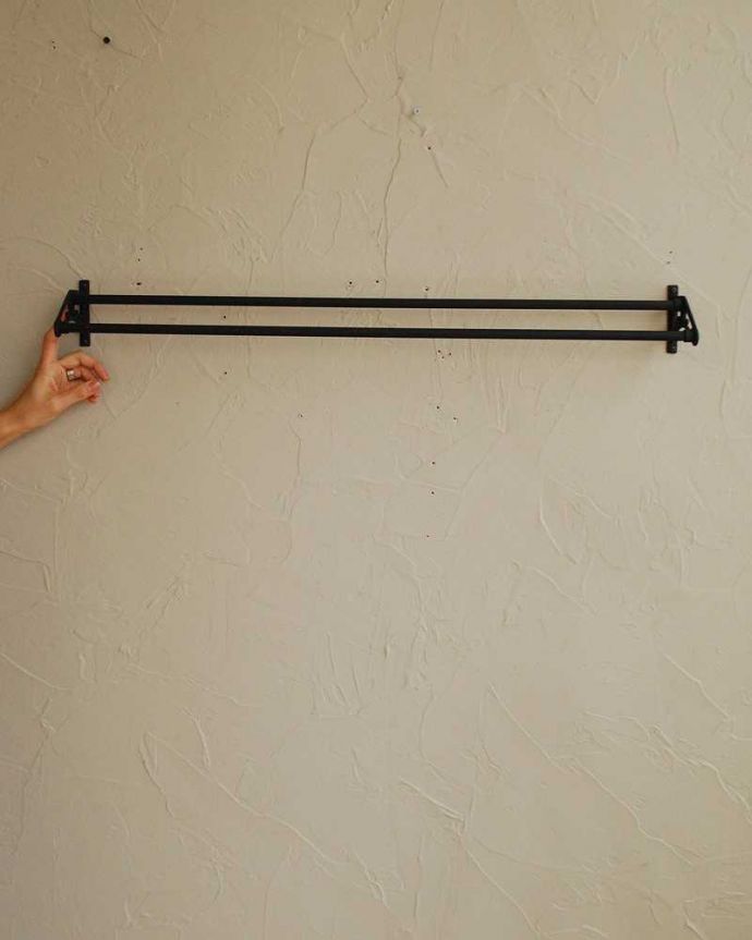 洗面・トイレ　住宅用パーツ　お洒落なサニタリーアイテム、真鍮製ダブルタオルバー（ブラック）(ビスセット)。家族が多い方にも人気の２連タイプのタオルバーです。(sa-059)