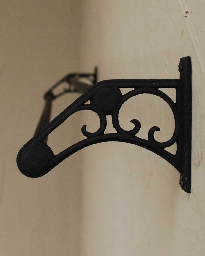 洗面・トイレ　住宅用パーツ　お洒落なサニタリーアイテム、真鍮製ダブルタオルバー（ブラック）(ビスセット)。横から見たバーの装飾も美しいデザインです。(sa-059)