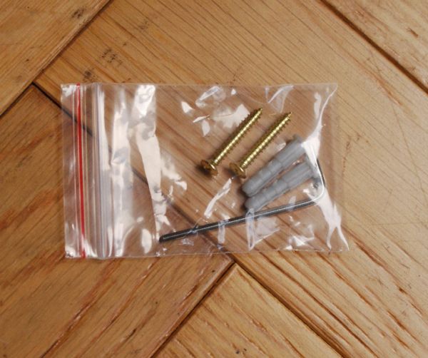 ビス付きのペーパーホルダー