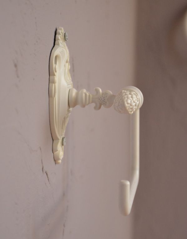 洗面・トイレ 住宅用パーツ ヨーロピアン調の真鍮製ペーパーホルダー(アンティークホワイト)。フタなしタイプなので、すっきりしてます。(sa-230)