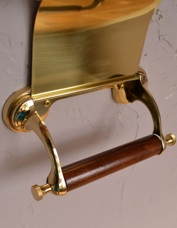 洗面・トイレ　住宅用パーツ　レトロなデザインの真鍮製ペーパーホルダー（ゴールド）。お洒落なサニタリーを演出してくれるアイテムです。(sa-237)