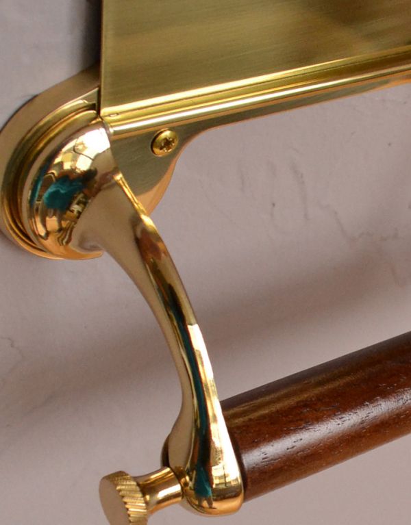 洗面・トイレ　住宅用パーツ　レトロなデザインの真鍮製ペーパーホルダー（ゴールド）。ビスを２ヶ所留めてお使い下さい【 ビス間隔 】幅9cm。(sa-237)