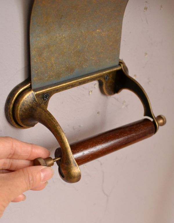 真鍮製のおしゃれなペーパーボルダー