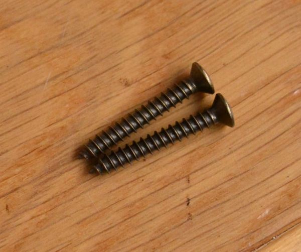 ビス付きのペーパーホルダー