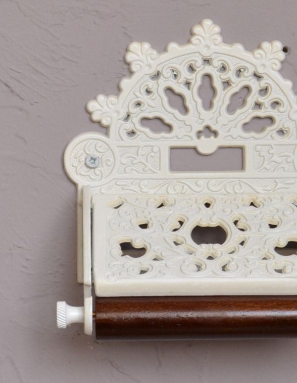 洗面・トイレ　住宅用パーツ　真鍮製クラシカルなペーパーホルダー （アンティークホワイト）。象牙をイメージした古白色仕上げ。(sa-242)