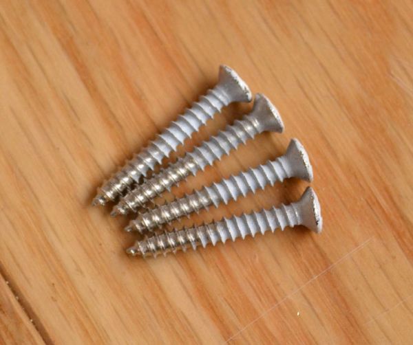 洗面・トイレ　住宅用パーツ　無垢材の真鍮製クラシカルなペーパーホルダー （アンティークホワイト）。ビスもセットでお届けします。(sa-243)