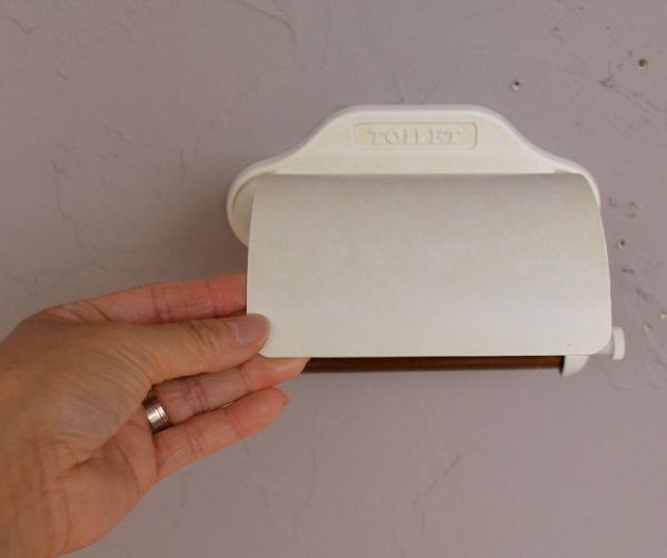 真鍮製のおしゃれなペーパーボルダー