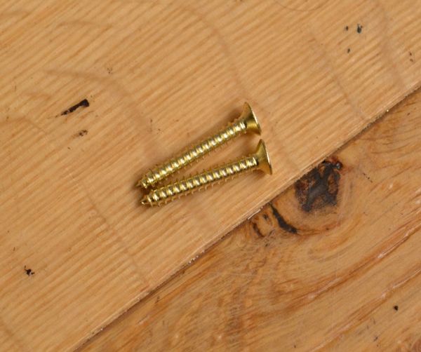 ビス付きのペーパーホルダー