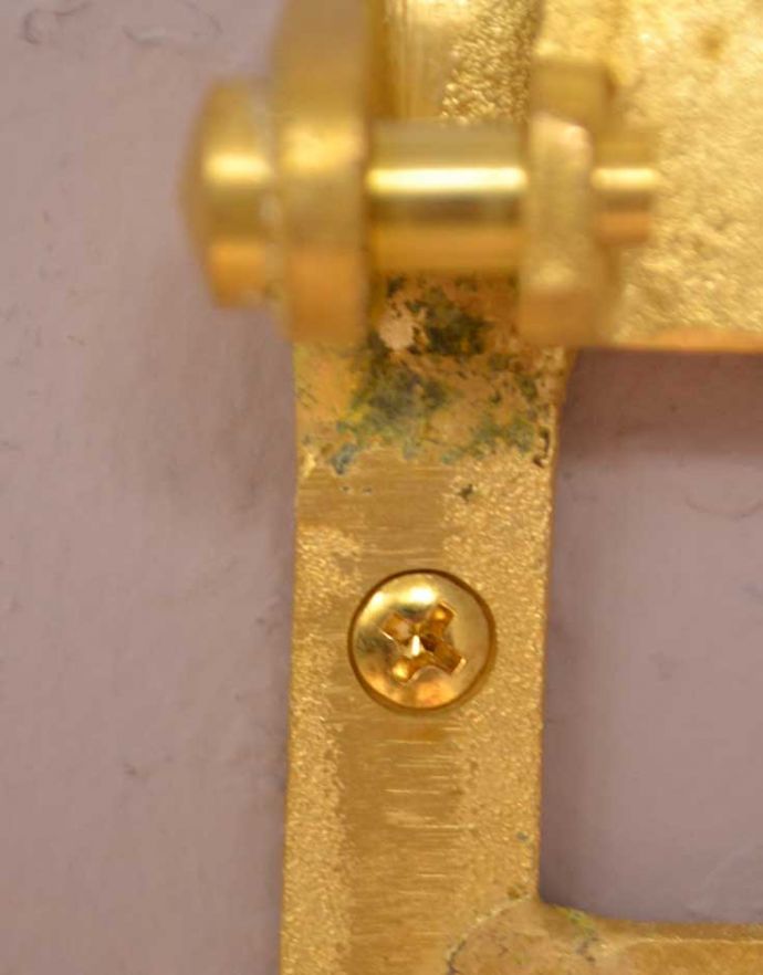 洗面・トイレ　住宅用パーツ　お洒落なサニタリーアイテム、トイレットペーパーホルダー（ゴールド・ビス付き）。ビスを２ヶ所留めてお使い下さい。(sa-254)