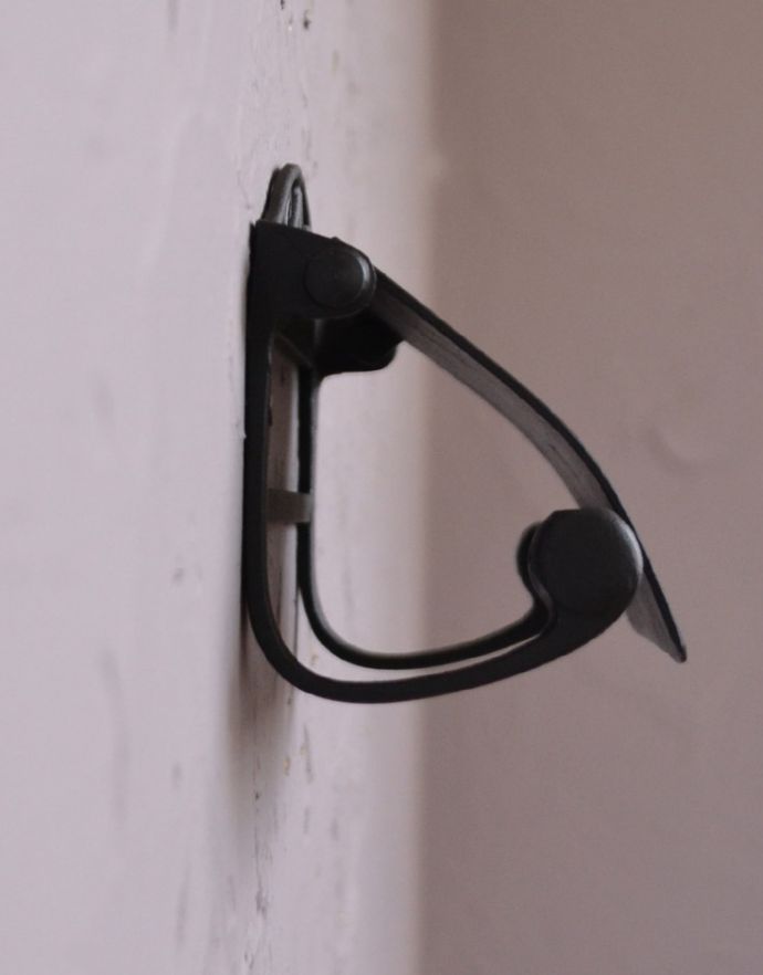 洗面・トイレ　住宅用パーツ　お洒落なサニタリーアイテム、トイレットペーパーホルダー（ブラック・ビス付き）。横から見るとこんな感じです。(sa-255)