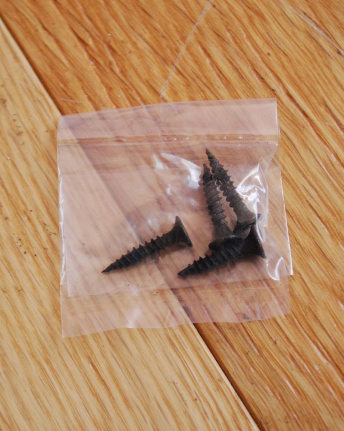 ビス付きのペーパーホルダー