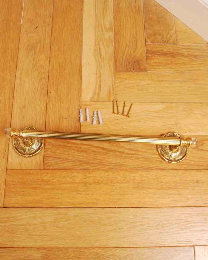 洗面・トイレ　住宅用パーツ　イタリアからやって来たキラッと輝く 高級感漂う真鍮製のタオルバー。カンタンに取り付け出来ます。(sa-259)