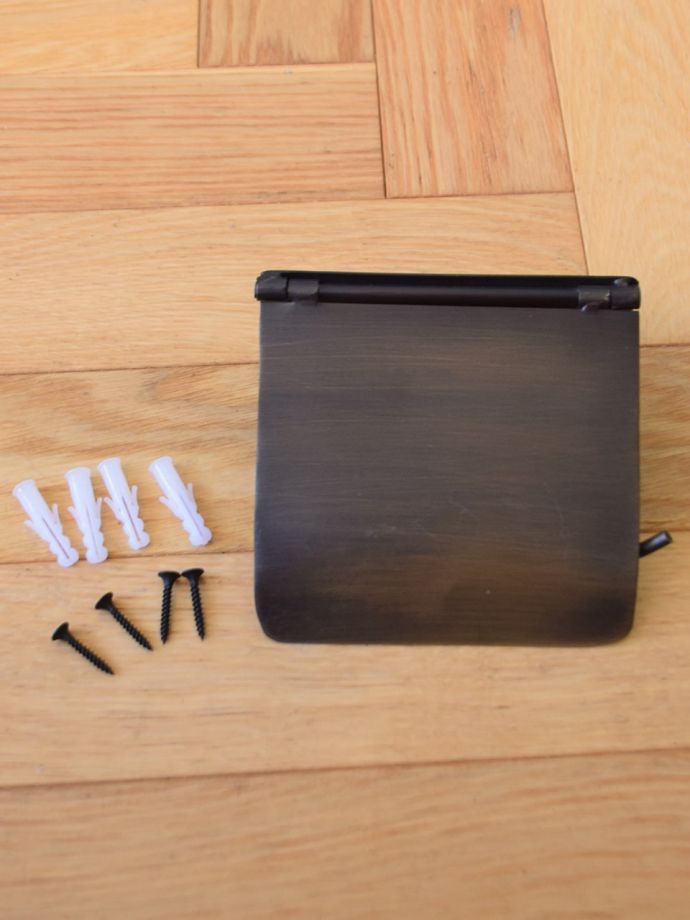 ビス付きのペーパーホルダー