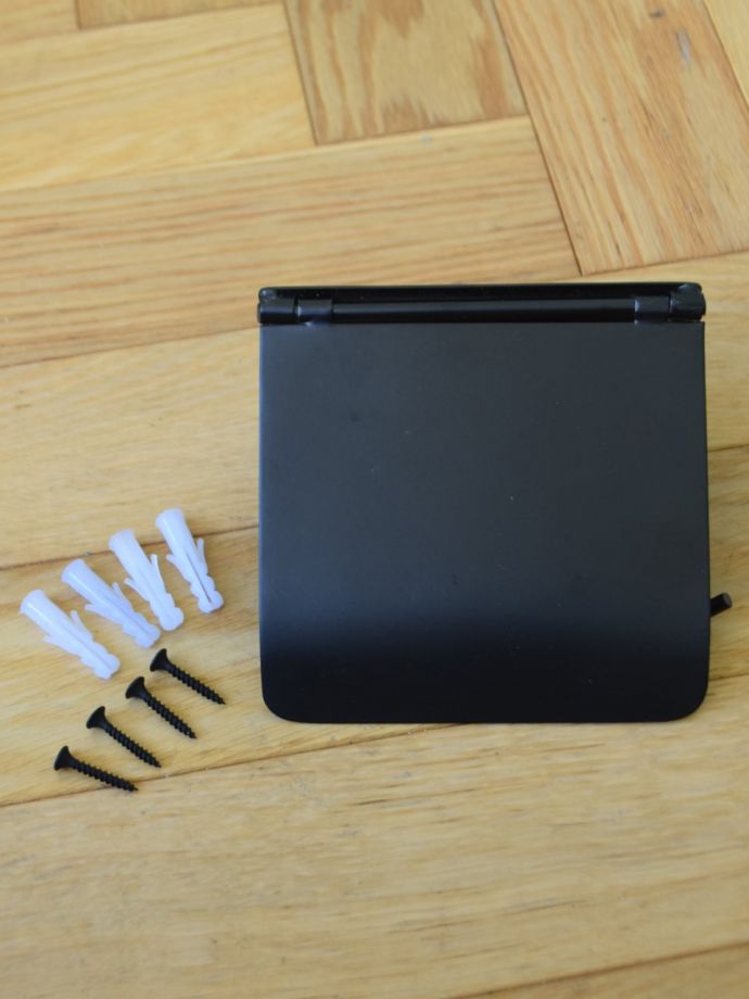 ビス付きのペーパーホルダー