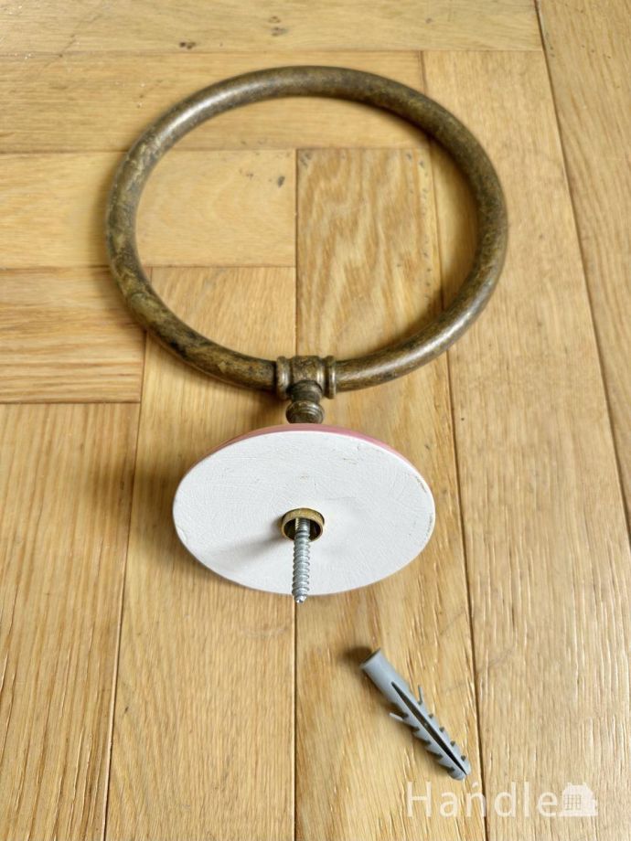 ビスもセットのタオル掛け