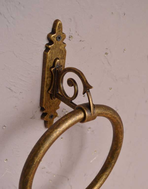 洗面・トイレ　住宅用パーツ　クラシックシリーズ真鍮製タオルリング（アンティーク色）。洗面やキッチンなどでオシャレを楽しんでくださいね。(sa-424)