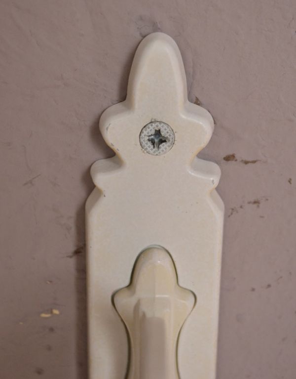 洗面・トイレ 住宅用パーツ クラシックシリーズ真鍮製タオルリング(アンティークホワイト)。ビスを2箇所留めてお使い下さい。(sa-425)