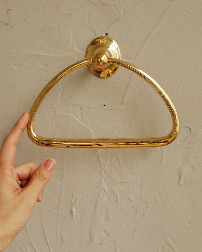 洗面・トイレ　住宅用パーツ　真鍮製のタオルリング（ゴールド・ビス付き）。どこでも気軽に付けられます。(sa-431)