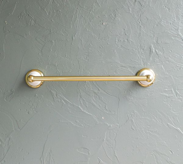 洗面・トイレ　住宅用パーツ　陶器×真鍮タオルバー （ゴールド）。艶のあるゴールドは高級感がプラスされます。(sa-612)
