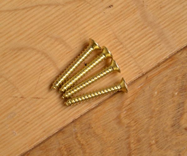 洗面・トイレ　住宅用パーツ　ヨーロピアン調の真鍮製タオルバー（ゴールド）。ビスもセットでお届けします。(sa-624)