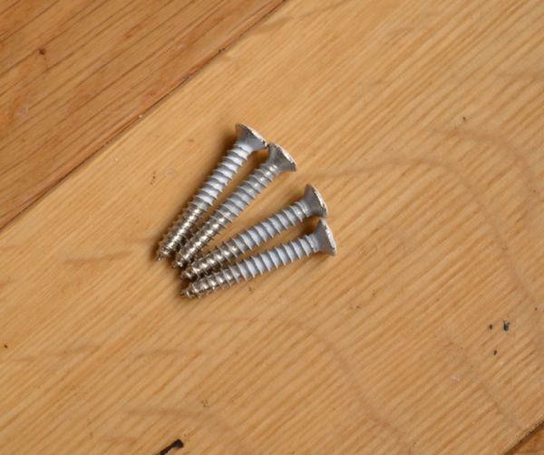 洗面・トイレ 住宅用パーツ ヨーロピアン調の真鍮製タオルバー(アンティークホワイト)。ビスもセットでお届けします。(sa-628)