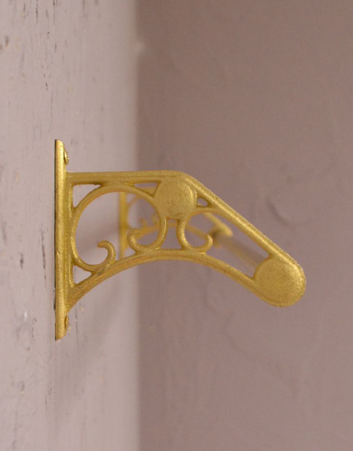 洗面・トイレ　住宅用パーツ　お洒落なサニタリーアイテム、真鍮製ダブルタオルバー（ゴールド）。横から見たバーの装飾も美しいデザインです。(sa-632)