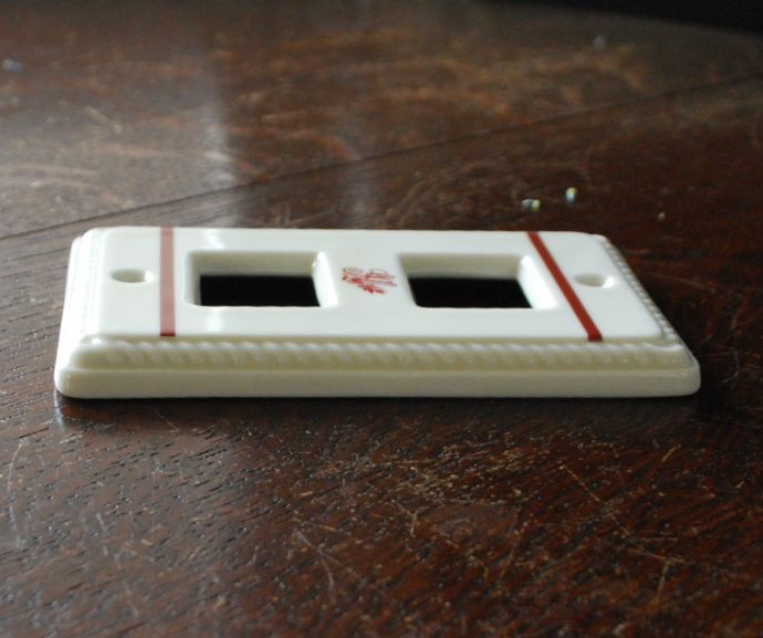 アンティーク風のスイッチカバー