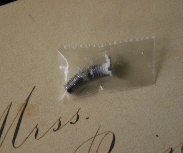 スイッチカバーのネジ