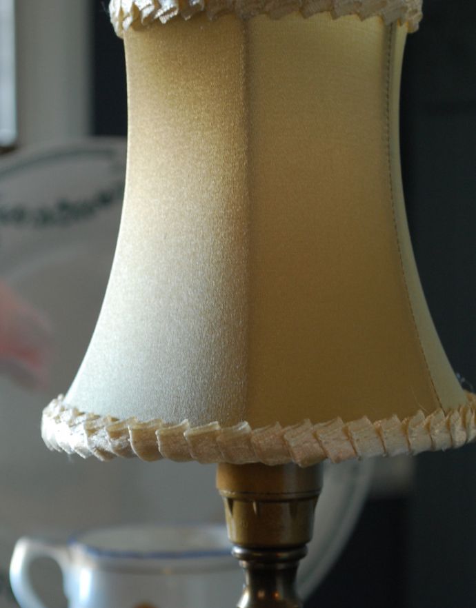 シャンデリア球のシェード　照明・ライティング　合わせやすいシンプルライン、ゴールドのリボン付き布シェード。スタンドライトにつけるだけで、ドレスアップができます。(sd-39)