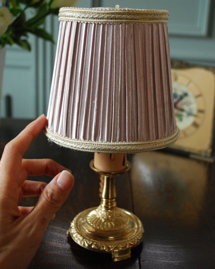 シャンデリア球のシェード　照明・ライティング　シルバーのプリーツが上品な高級感のある布シェード。ドレープたっぷりの細かいギャザーがたくさん入っています。(sd-42)