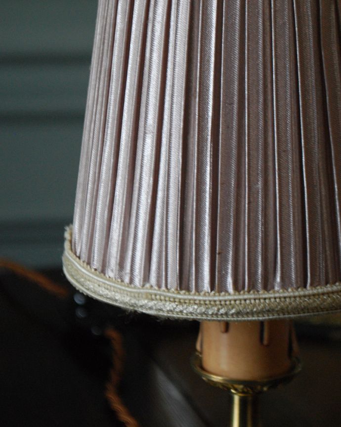 シャンデリア球のシェード　照明・ライティング　シルバーのプリーツが上品な高級感のある布シェード。スタンドライトにつけるだけで、ドレスアップができます。(sd-42)