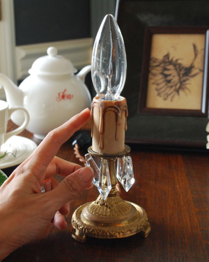 Handleオリジナル　照明・ライティング　Handleオリジナルのテーブルシャンデリア（ゴールド色・Ｍ・ガラス）（E17シャンデリア球付）。LEDも使えます口金は100Wまで対応可能ですが、蝋管付きなので白熱球は40W以下がオススメです。(sgl-07)