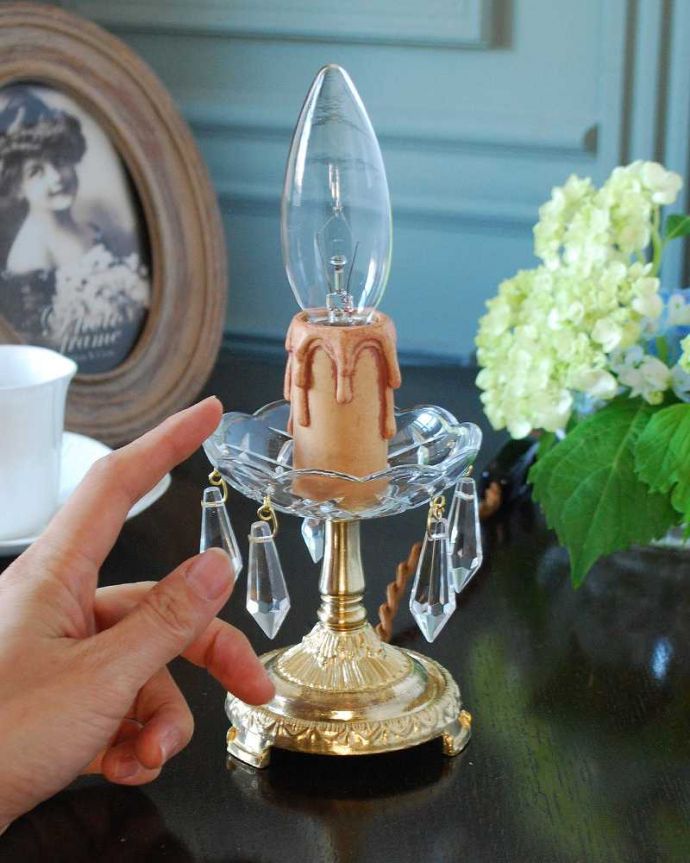 Handleオリジナル 照明・ライティング Handleオリジナルのテーブルシャンデリア (ゴールド色・M・ガラス)(E17シャンデリア球付)。LEDも使えます口金は100Wまで対応可能ですが、蝋管付きなので白熱球は40W以下がオススメです。(sgl-08)