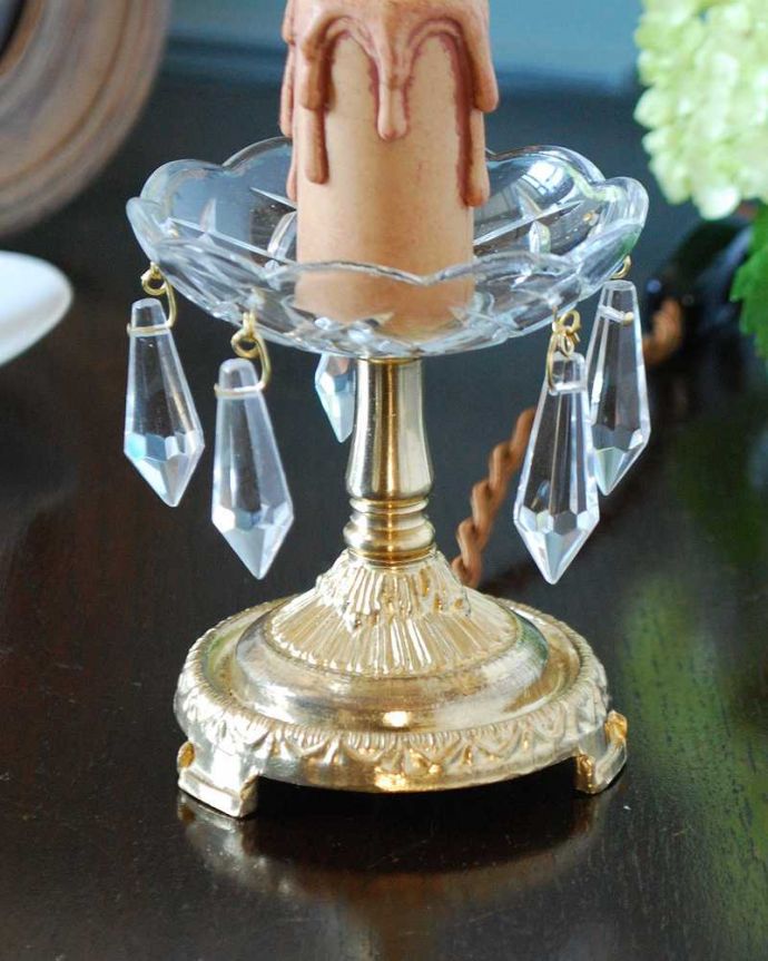 Handleオリジナル 照明・ライティング Handleオリジナルのテーブルシャンデリア (ゴールド色・M・ガラス)(E17シャンデリア球付)。キラッと輝く高品質の真鍮製ヨーロッパから取り寄せる無垢の真鍮は質感が違います。(sgl-08)