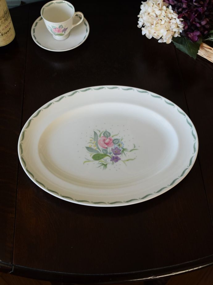 英国アンティークのおしゃれな食器