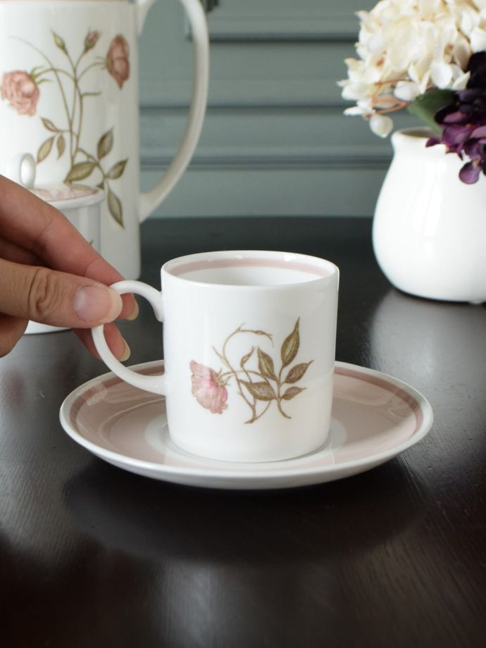 スージークーパーのカップ＆ソーサー