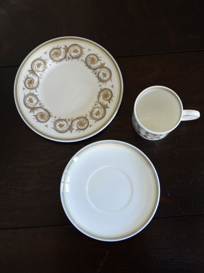 英国アンティークのおしゃれな食器