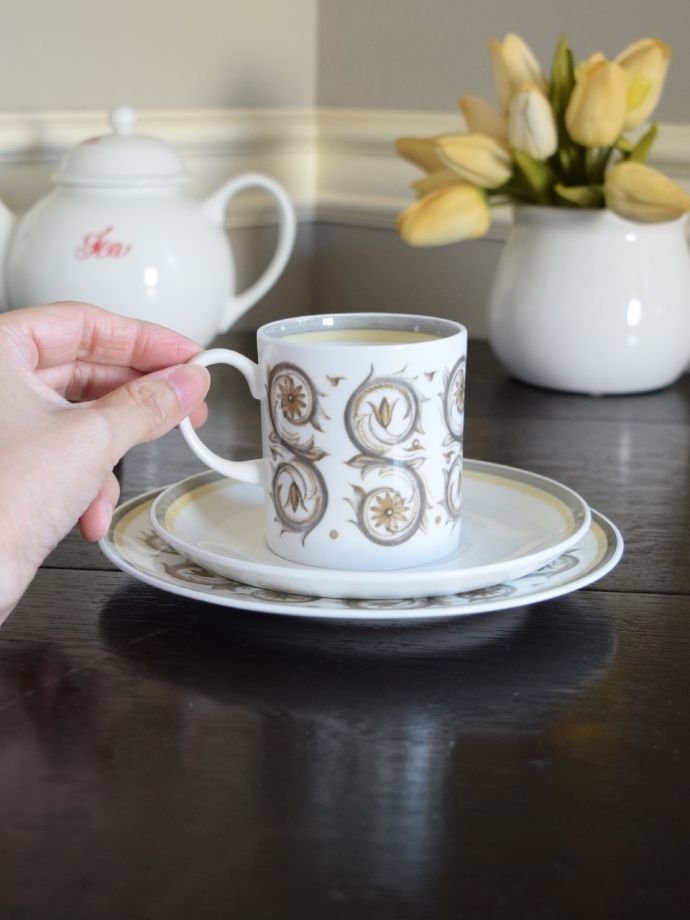 スージークーパーのカップ&ソーサー(トリオ)