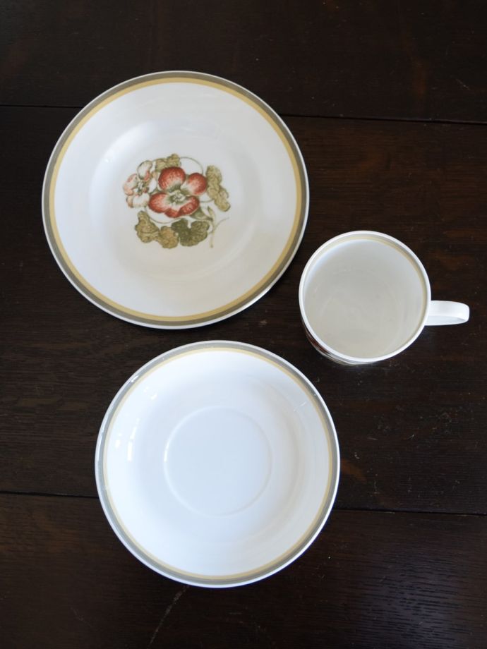 英国アンティークのおしゃれな食器