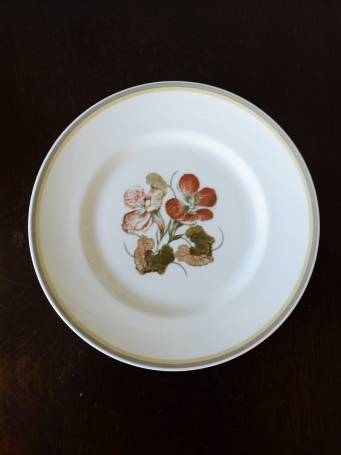 英国アンティークのおしゃれな食器