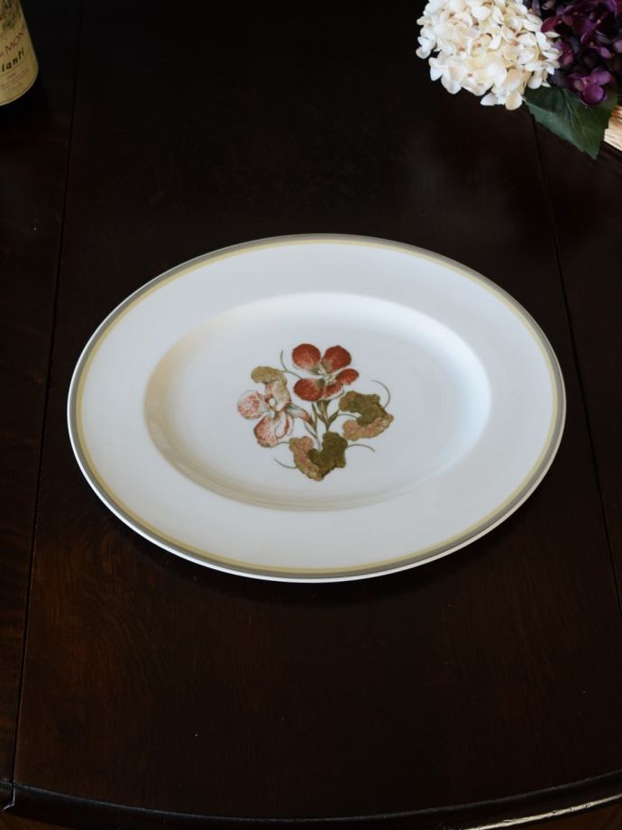 英国アンティークのおしゃれな食器