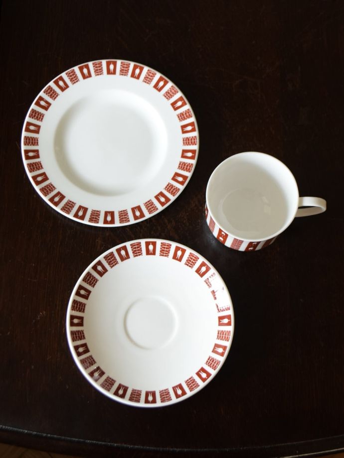 英国アンティークのおしゃれな食器